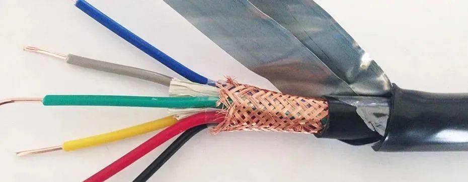 Co to jest zasłonięty kabel?