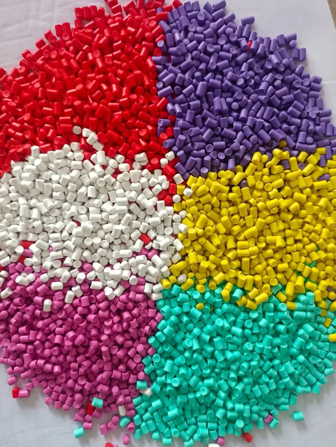 Różnica między materiałami PE, PVC, XLPE i EPR